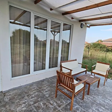 Villa Three-bedroom House In Village, 20 Minutes From The Beach! Livada
