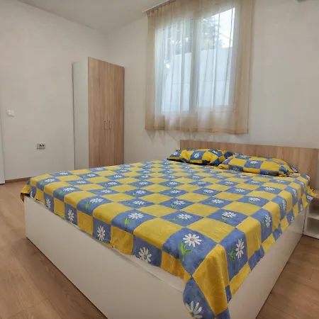 Three-bedroom House In Village, 20 Minutes From The Beach! Villa
