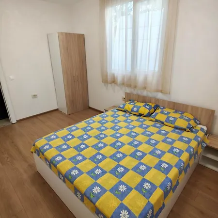 Villa Three-bedroom House In Village, 20 Minutes From The Beach! *