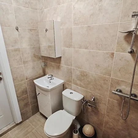 Villa Three-bedroom House In Village, 20 Minutes From The Beach! *